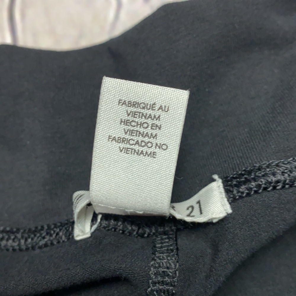 NWOT: FOREVER 21 Black Activewear Legging Capris Size: Small - Picture 15 of 17